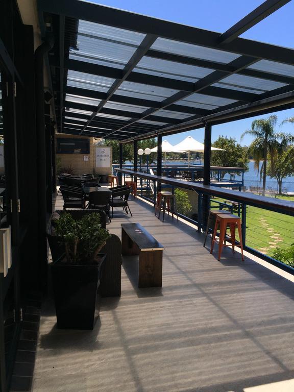 Mariners On The Waterfront Motel Batemans Bay Exterior photo