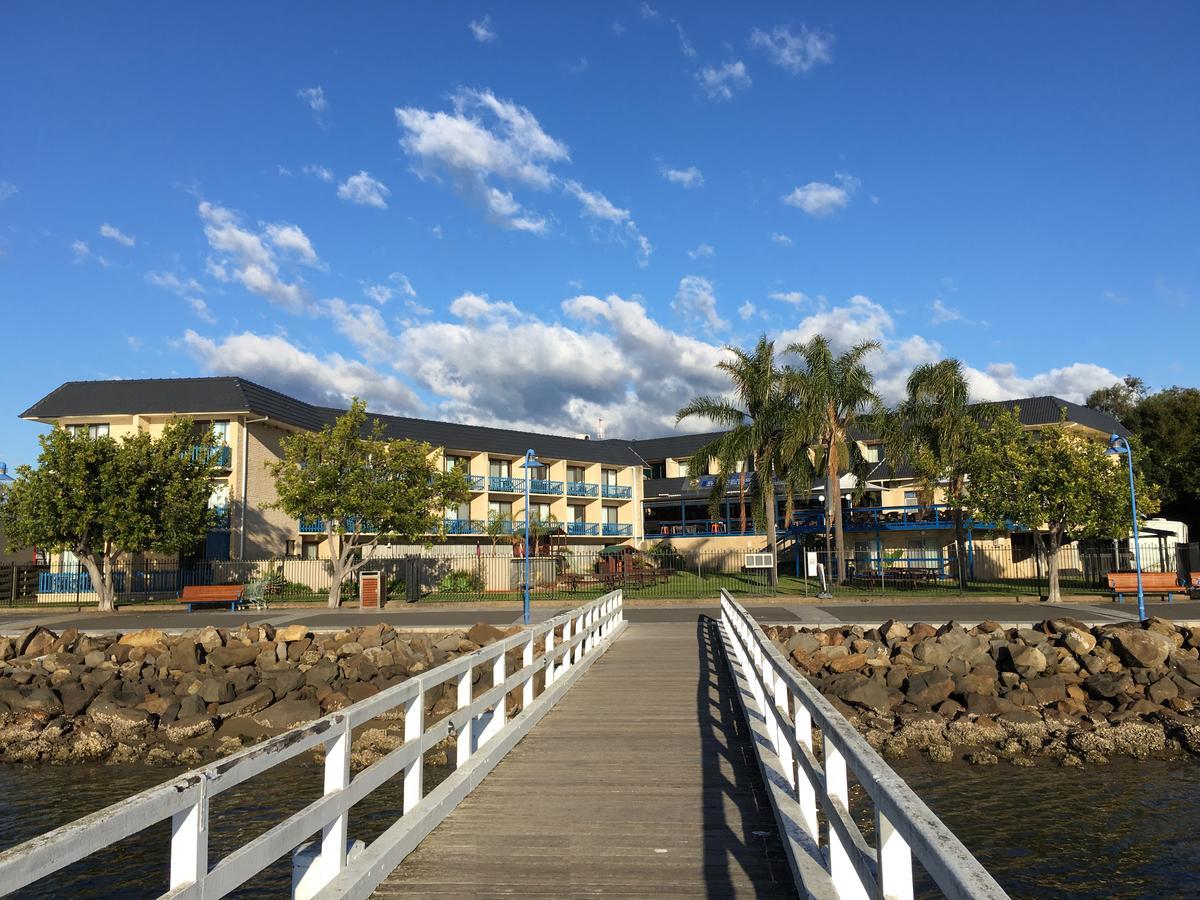 Mariners On The Waterfront Motel Batemans Bay Exterior photo
