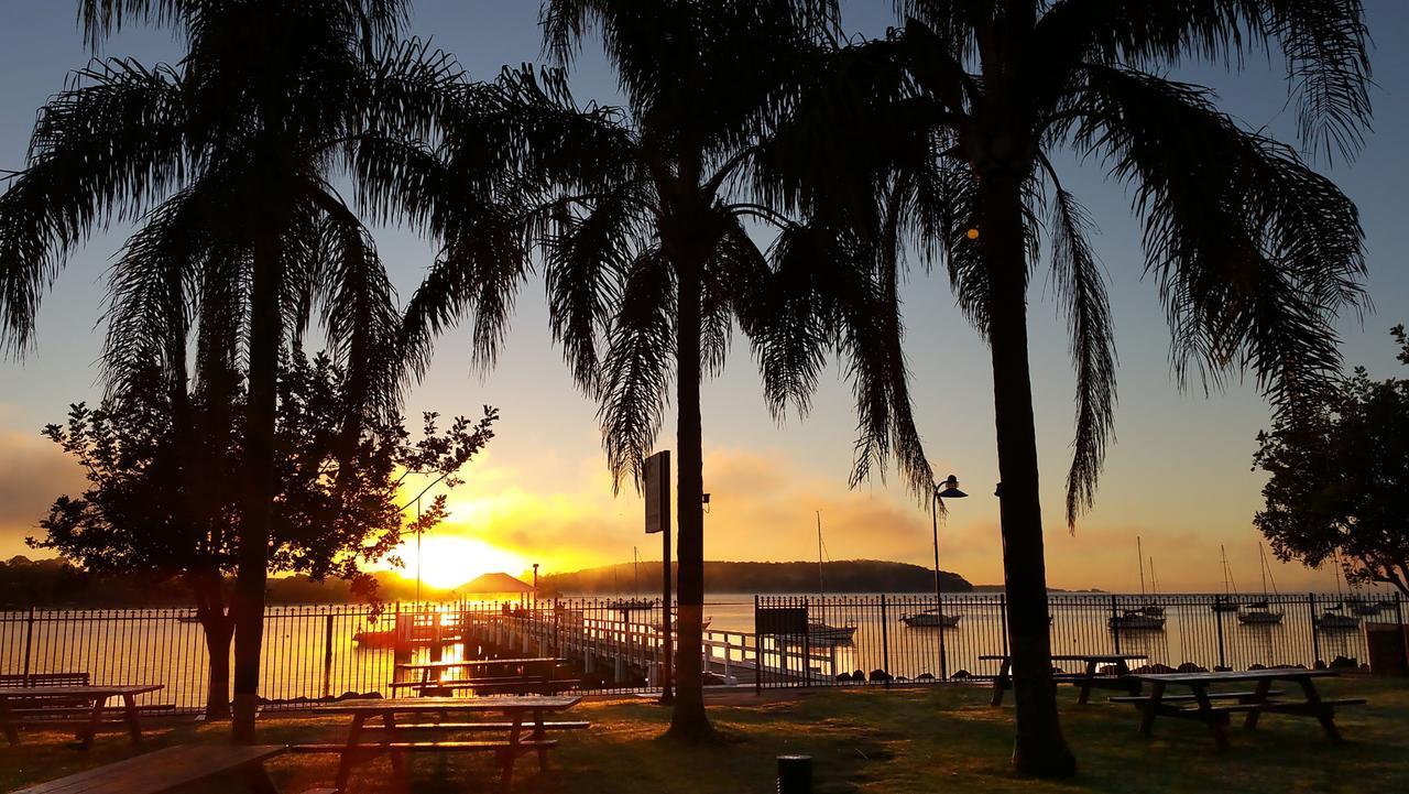 Mariners On The Waterfront Motel Batemans Bay Exterior photo