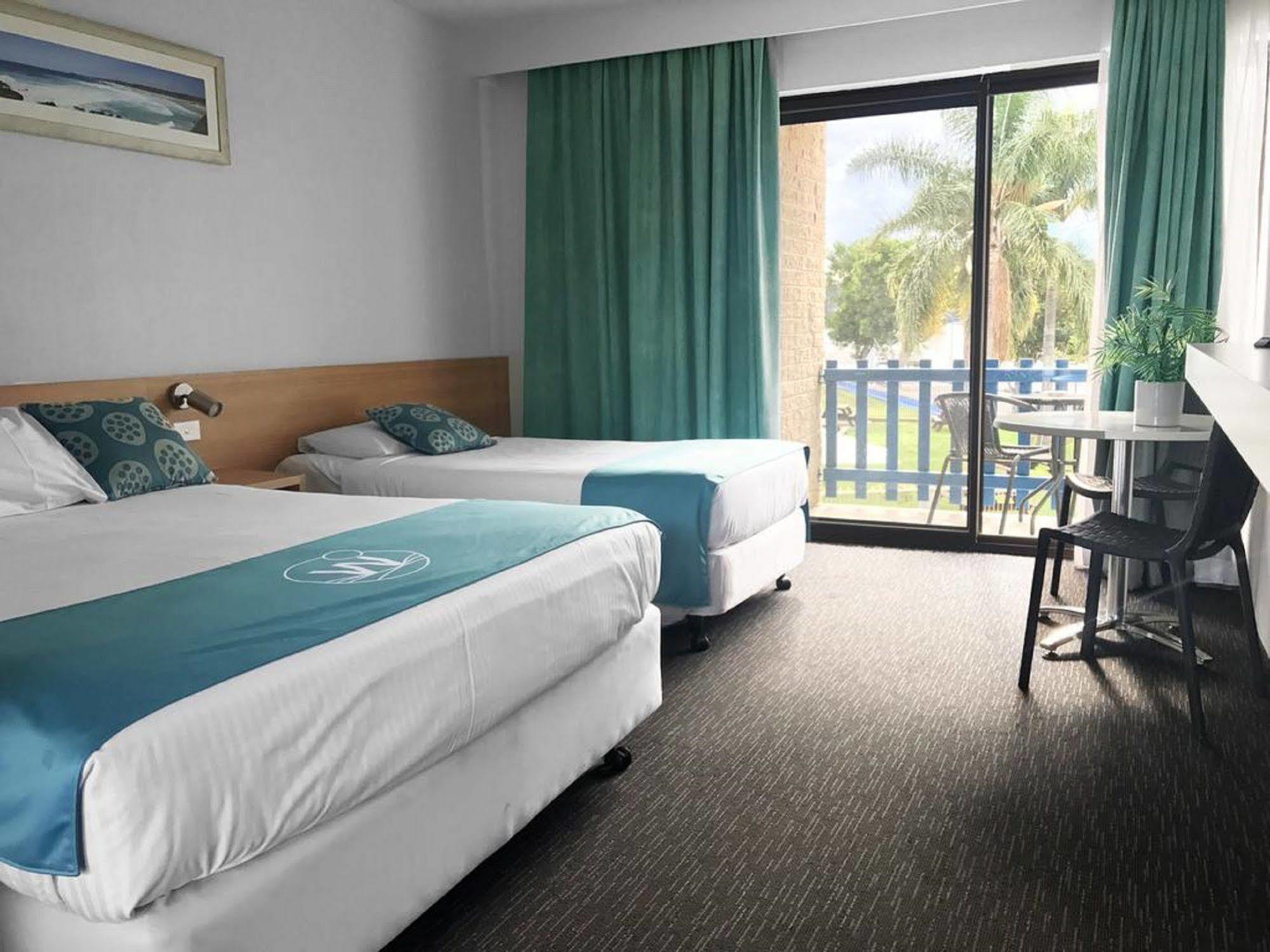 Mariners On The Waterfront Motel Batemans Bay Exterior photo
