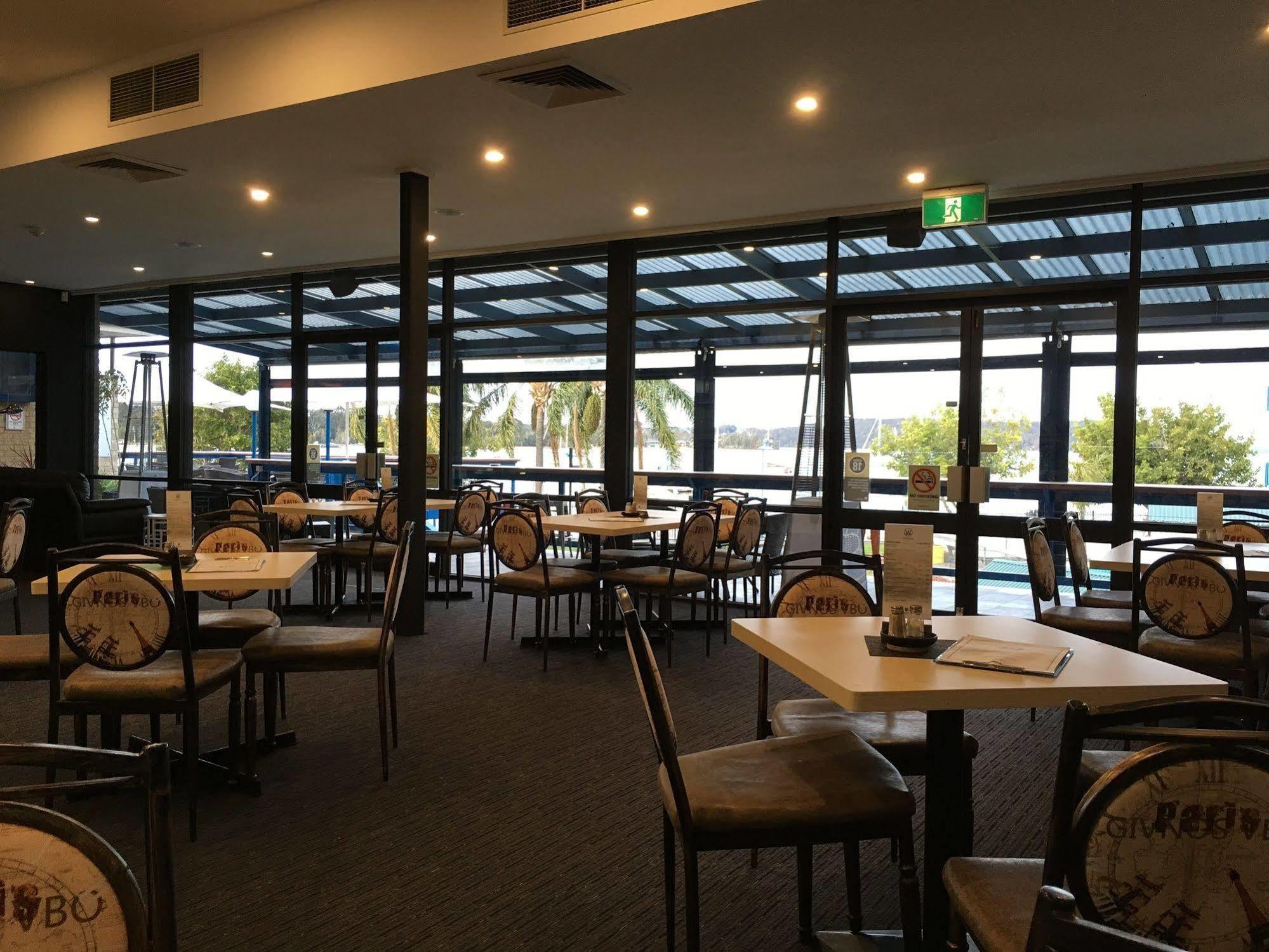 Mariners On The Waterfront Motel Batemans Bay Exterior photo