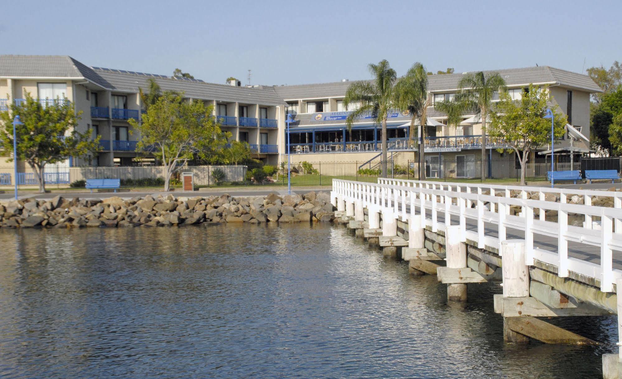 Mariners On The Waterfront Motel Batemans Bay Exterior photo
