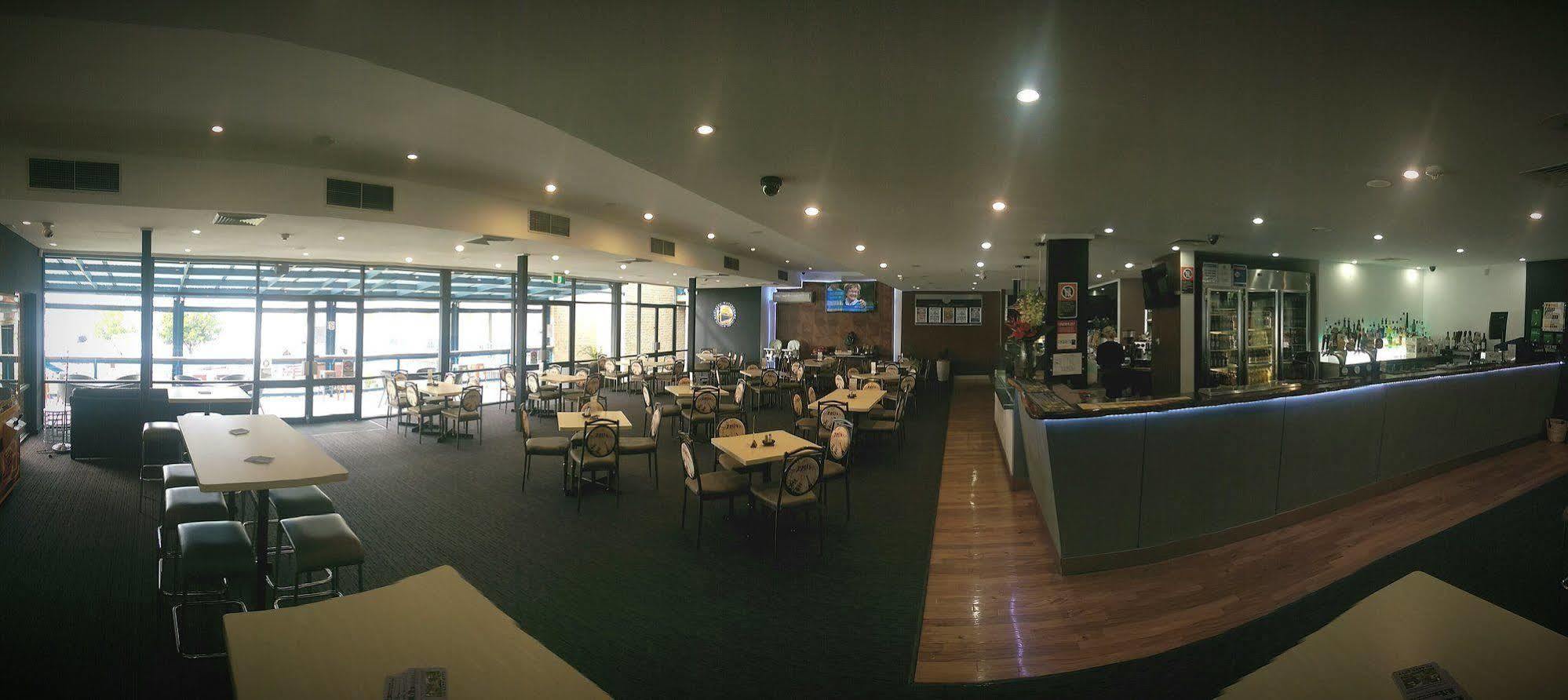 Mariners On The Waterfront Motel Batemans Bay Exterior photo