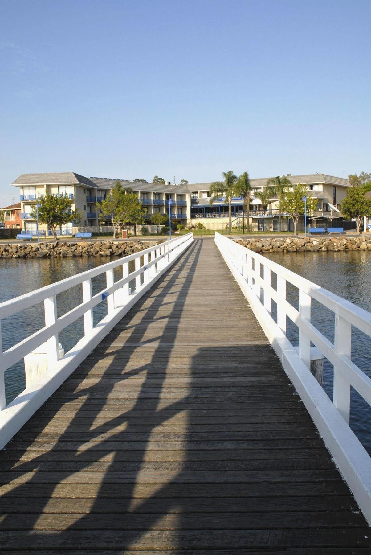 Mariners On The Waterfront Motel Batemans Bay Exterior photo