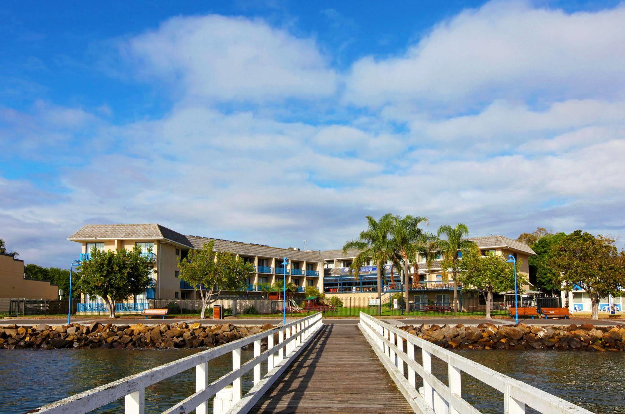 Mariners On The Waterfront Motel Batemans Bay Exterior photo